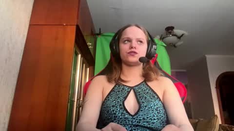 Snapshot of linettehnatow chatting on 5, 2, 2026 Eva online show from 5, 2, 2026