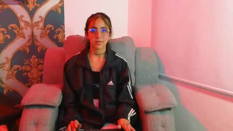 Snapshot of ling_ling24 chatting on 7, 1, 2025 ling ling24 online show from 7, 1, 2025