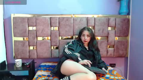 Snapshot of ling_ling24 chatting on 5, 3, 2025 ling ling24 online show from 5, 3, 2025