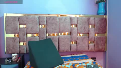 Snapshot of ling_ling24 chatting on 5, 3, 2025 ling ling24 online show from 5, 3, 2025