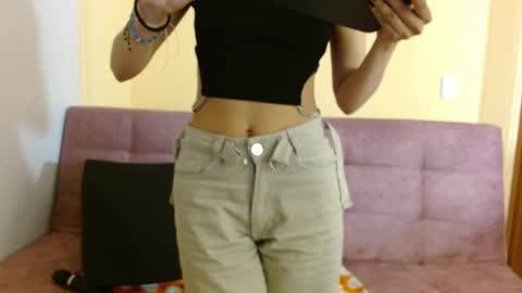 Snapshot of ling_ling24 chatting on 8, 3, 2025 ling ling24 online show from 8, 3, 2025