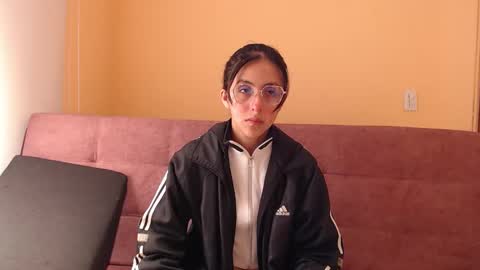 Snapshot of ling_ling24 chatting on 13, 10, 2025 ling ling24 online show from 13, 10, 2025