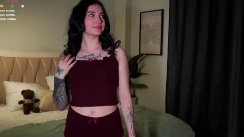 Snapshot of linhennes chatting on 30, 4, 2026 Leana online show from 30, 4, 2026