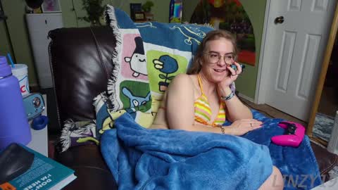 Snapshot of linzy19 chatting on 2, 2, 2025 Linzy19 online show from 2, 2, 2025