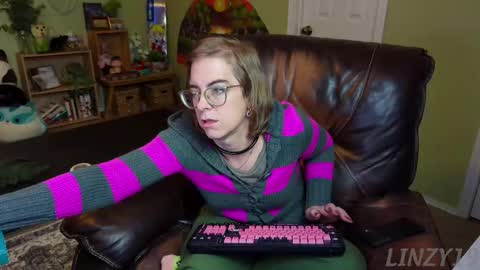 Snapshot of linzy19 chatting on 14, 2, 2025 Linzy19 online show from 14, 2, 2025