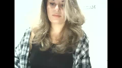 Snapshot of lionessmom chatting on 17, 10, 2025 lionessmom online show from 17, 10, 2025