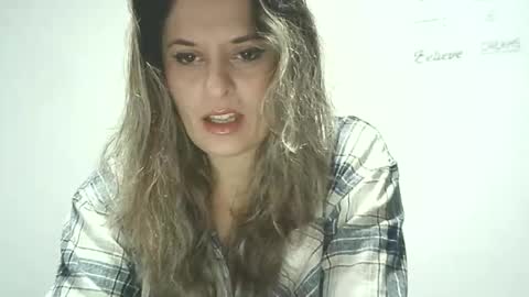 Snapshot of lionessmom chatting on 25, 10, 2025 lionessmom online show from 25, 10, 2025