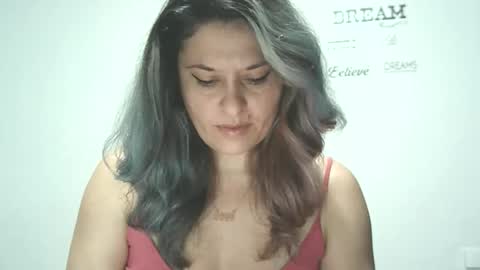 Snapshot of lionessmom chatting on 4, 11, 2025 lionessmom online show from 4, 11, 2025