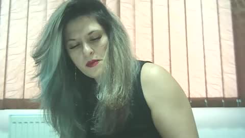 Snapshot of lionessmom chatting on 22, 11, 2025 lionessmom online show from 22, 11, 2025