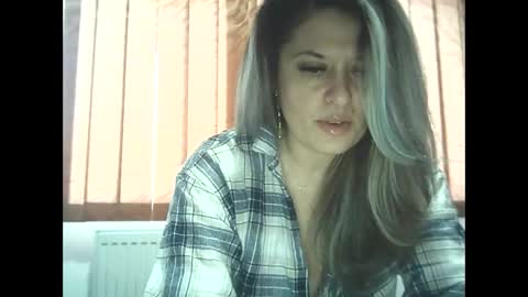 Snapshot of lionessmom chatting on 26, 11, 2025 lionessmom online show from 26, 11, 2025