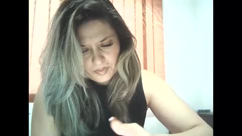 Snapshot of lionessmom chatting on 5, 12, 2025 lionessmom online show from 5, 12, 2025