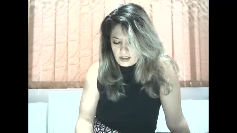 Snapshot of lionessmom chatting on 23, 12, 2025 lionessmom online show from 23, 12, 2025