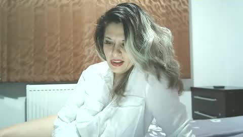 Snapshot of lionessmom chatting on 14, 1, 2026 lionessmom online show from 14, 1, 2026