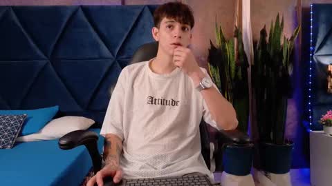 Snapshot of lionfoster chatting on 22, 10, 2025 LION FOSTER online show from 22, 10, 2025