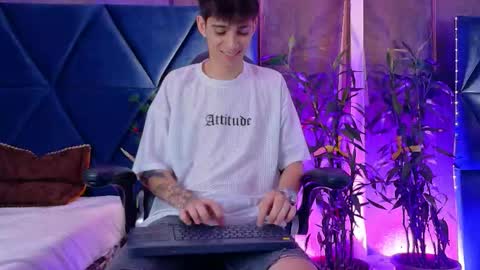 Snapshot of lionfoster chatting on 18, 12, 2025 LION FOSTER online show from 18, 12, 2025