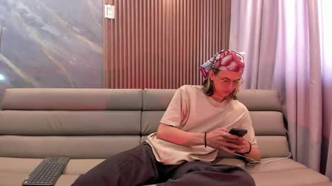 Snapshot of lior_evan chatting on 13, 11, 2025 Lior evan online show from 13, 11, 2025