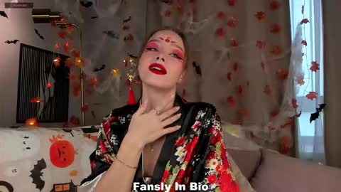 Snapshot of lipswithsweetonthem chatting on 28, 10, 2025 Lina online show from 28, 10, 2025