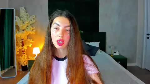 Lira revery online show from 17, 11, 2025