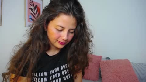 Snapshot of lirio05 chatting on 19, 1, 2025 Lily see u on december 2 online show from 19, 1, 2025