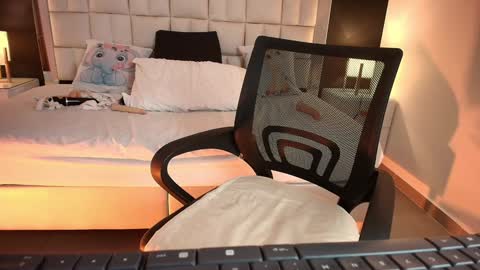 Lisa online show from 1, 2, 2025