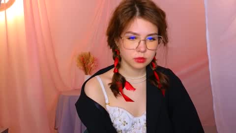 Snapshot of lisa_roses chatting on 15, 2, 2025 Lisa online show from 15, 2, 2025