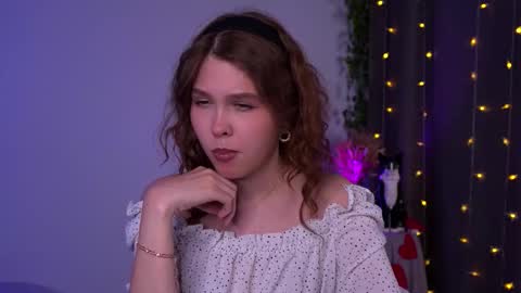 Snapshot of lisa_roses chatting on 9, 11, 2025 Lisa online show from 9, 11, 2025