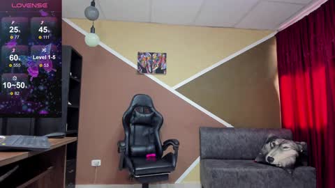 Lisa Gray Independent Model online show from 2, 2, 2025