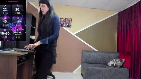 Lisa Gray Independent Model online show from 26, 9, 2025