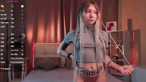 Hello our names are Kate and Alice this is our first day here. online show from 28, 1, 2025