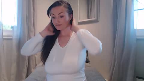 Lisasmilk online show from 6, 5, 2026