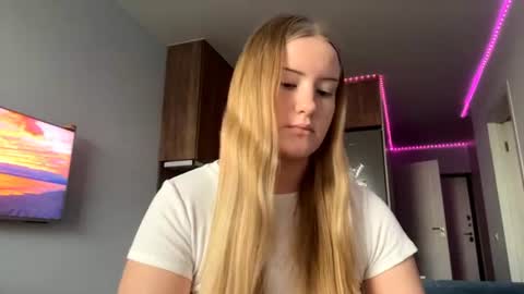 Snapshot of lisi_kiss_ chatting on 6, 6, 2026 Aurora online show from 6, 6, 2026