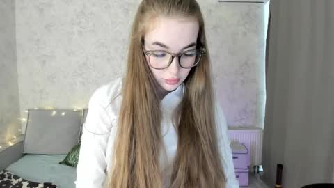 Snapshot of lissacain chatting on 6, 11, 2025 Lissa online show from 6, 11, 2025