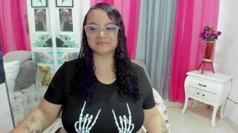 Snapshot of lissavillalobos chatting on 15, 4, 2026 lissa online show from 15, 4, 2026