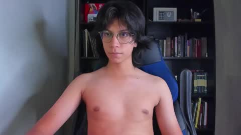 Snapshot of literateboy chatting on 20, 10, 2025 Literateboy online show from 20, 10, 2025