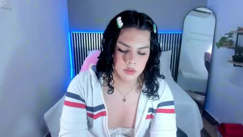 Snapshot of little_alli chatting on 3, 5, 2026 L I T T L E A L L I online show from 3, 5, 2026