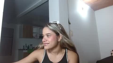 Snapshot of little_babyboo_ chatting on 18, 6, 2026 Catalina online show from 18, 6, 2026