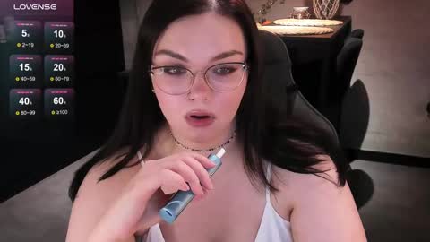 Snapshot of little_bambii_ chatting on 4, 3, 2025 Eva online show from 4, 3, 2025