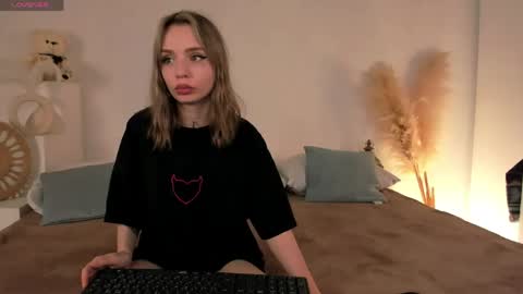 little_clare_ online show from 22, 5, 2026