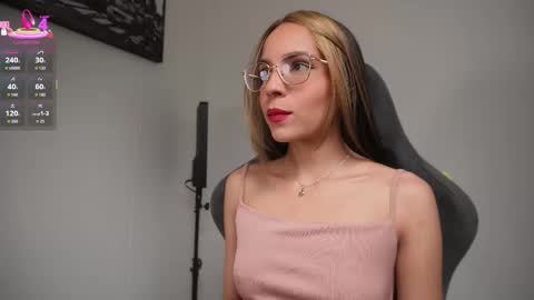 Snapshot of little_eli chatting on 4, 11, 2025 Help me reach 100 likes online show from 4, 11, 2025