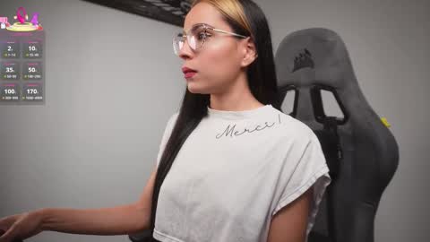 Snapshot of little_eli chatting on 11, 11, 2025 Help me reach 100 likes online show from 11, 11, 2025