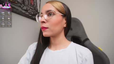 Snapshot of little_eli chatting on 13, 11, 2025 Help me reach 100 likes online show from 13, 11, 2025