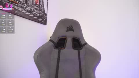 Snapshot of little_eli chatting on 14, 11, 2025 Help me reach 100 likes online show from 14, 11, 2025