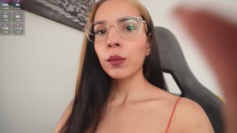 Snapshot of little_eli chatting on 23, 11, 2025 Help me reach 100 likes online show from 23, 11, 2025