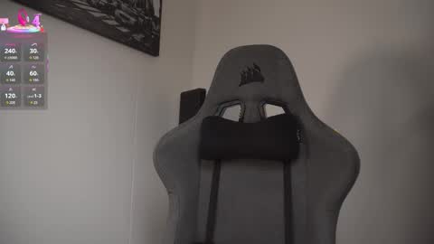 Snapshot of little_eli chatting on 24, 11, 2025 Help me reach 100 likes online show from 24, 11, 2025