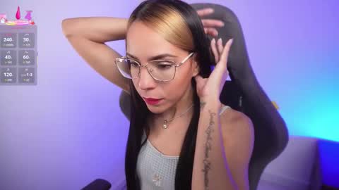 Snapshot of little_eli chatting on 25, 11, 2025 Help me reach 100 likes online show from 25, 11, 2025