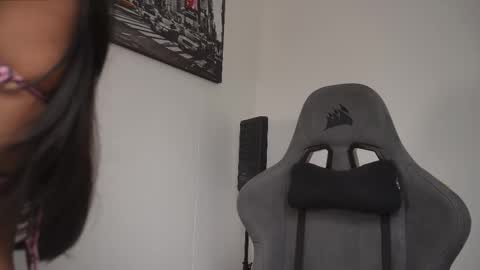 Snapshot of little_eli chatting on 30, 11, 2025 Help me reach 100 likes online show from 30, 11, 2025