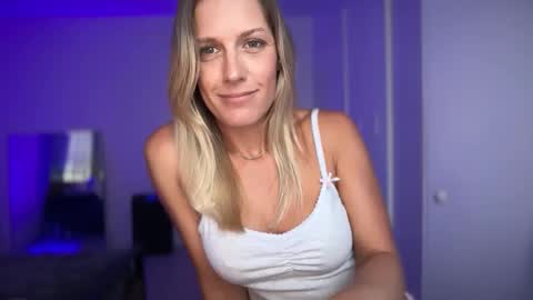Snapshot of little_lies chatting on 21, 5, 2026 little lies online show from 21, 5, 2026