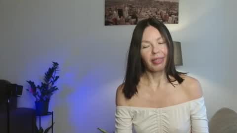 Nicole online show from 5, 10, 2025