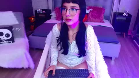 Snapshot of little_paulette chatting on 24, 10, 2025 Paulette online show from 24, 10, 2025