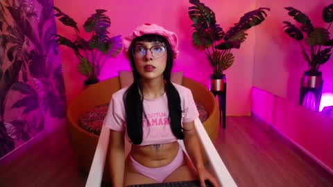 Snapshot of little_paulette chatting on 28, 10, 2025 Paulette online show from 28, 10, 2025